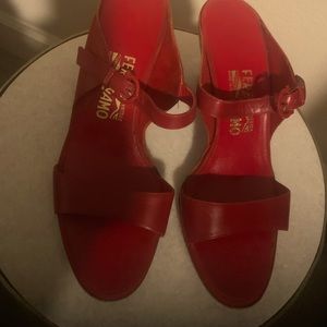 COPY - Salvatorre Ferrgamo heels!! Great condition !